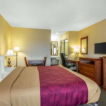 Econo Lodge Inn & Suites Riverside - Corona Экстерьер фото