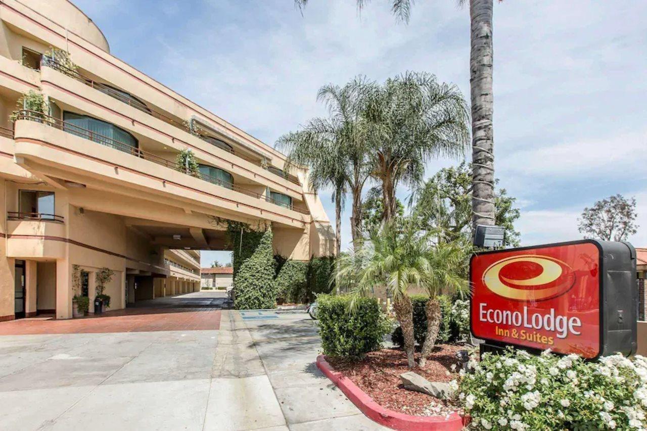 Econo Lodge Inn & Suites Riverside - Corona Экстерьер фото