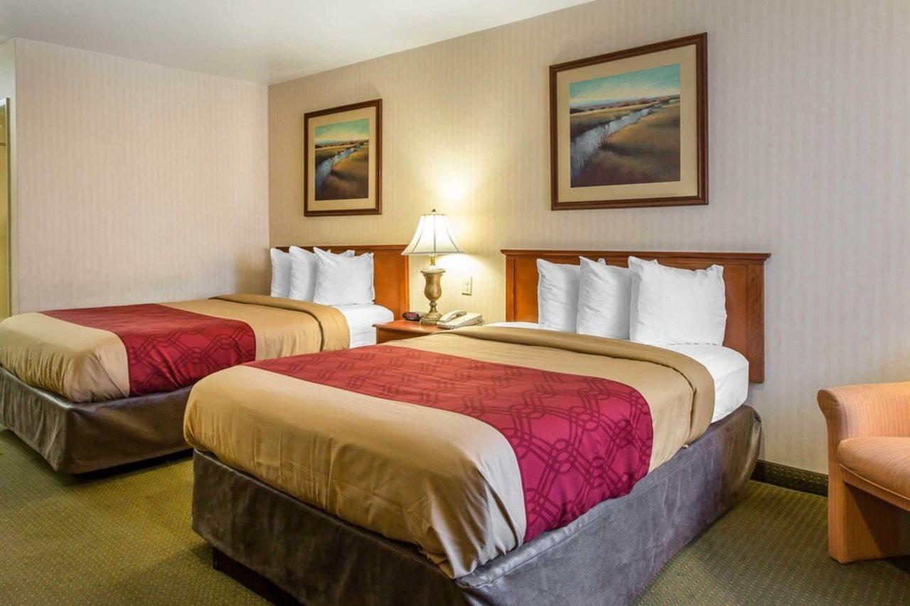 Econo Lodge Inn & Suites Riverside - Corona Экстерьер фото