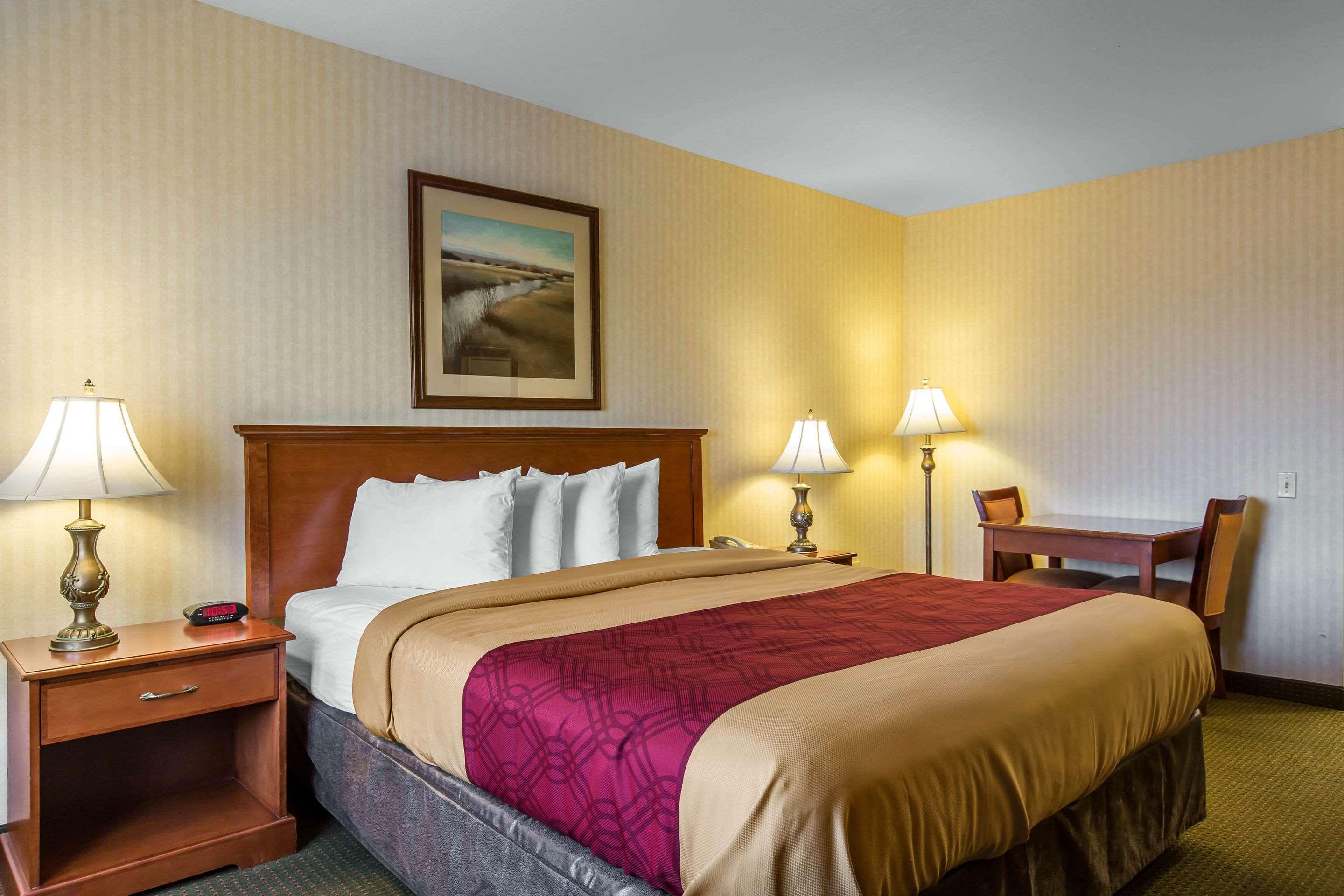 Econo Lodge Inn & Suites Riverside - Corona Экстерьер фото