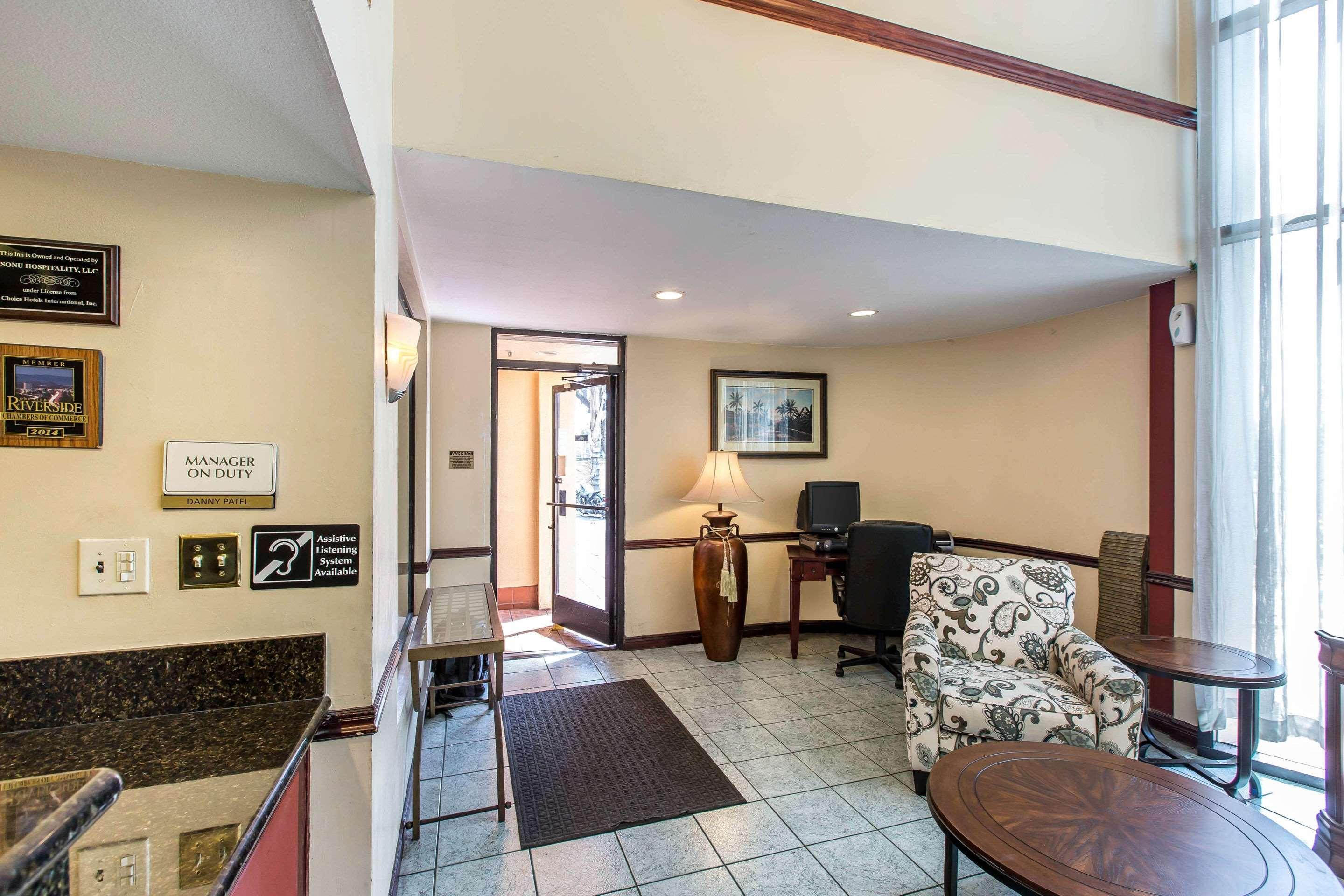 Econo Lodge Inn & Suites Riverside - Corona Экстерьер фото