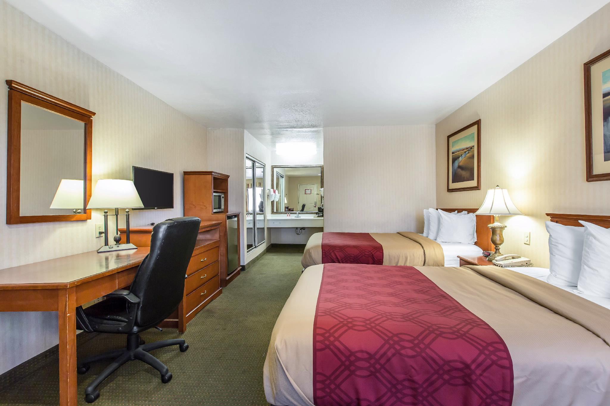 Econo Lodge Inn & Suites Riverside - Corona Экстерьер фото