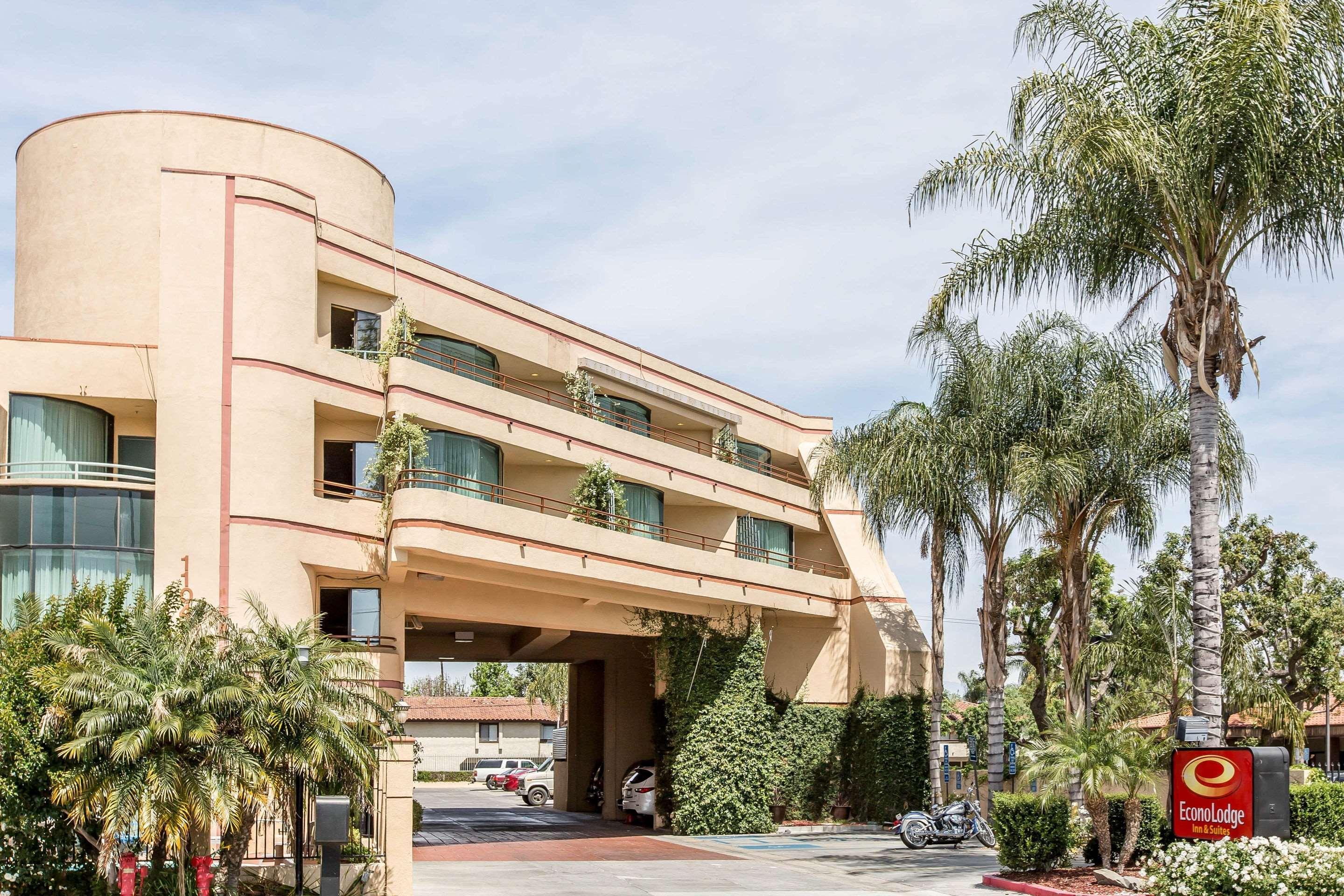 Econo Lodge Inn & Suites Riverside - Corona Экстерьер фото