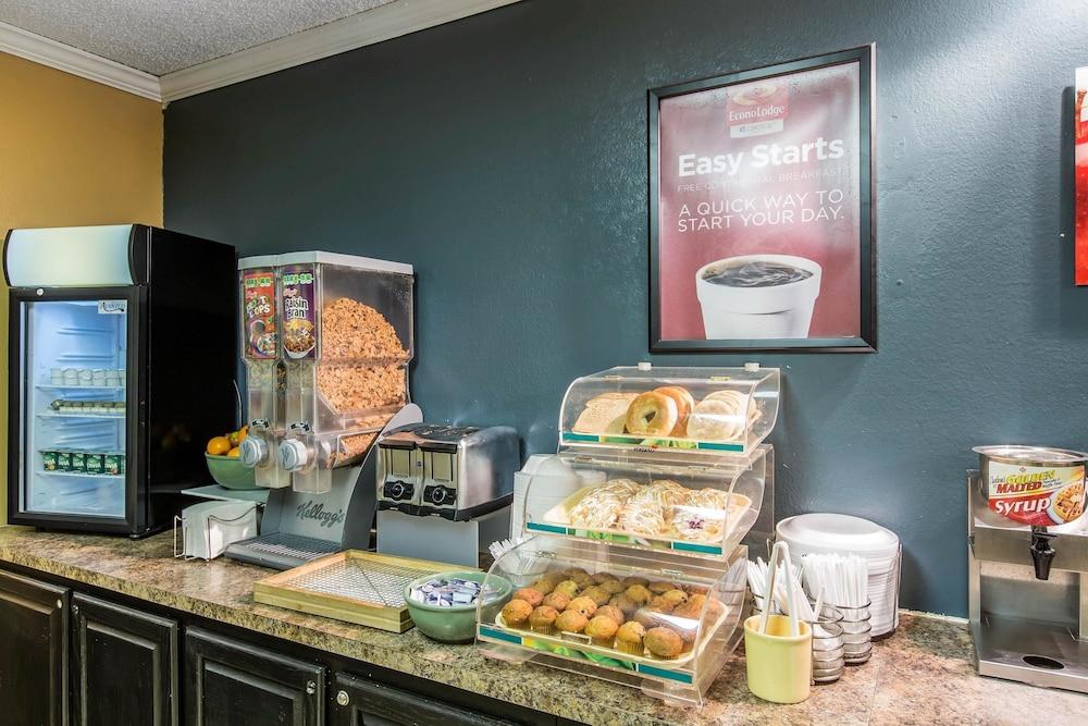 Econo Lodge Inn & Suites Riverside - Corona Экстерьер фото