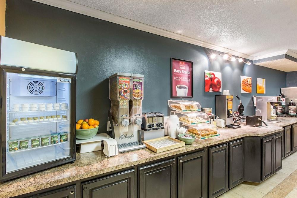 Econo Lodge Inn & Suites Riverside - Corona Экстерьер фото