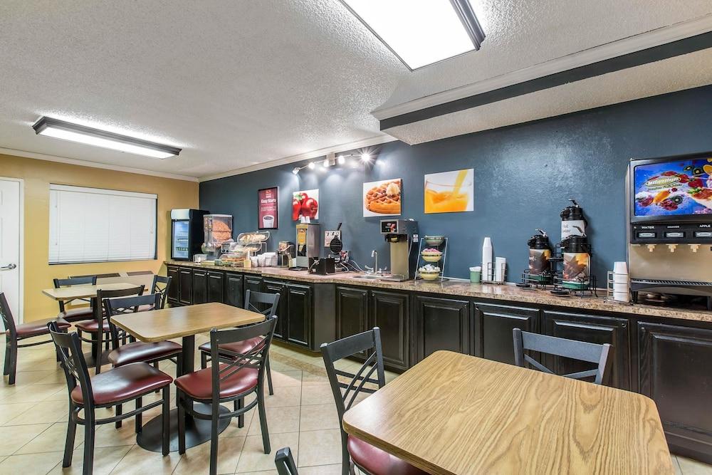 Econo Lodge Inn & Suites Riverside - Corona Экстерьер фото